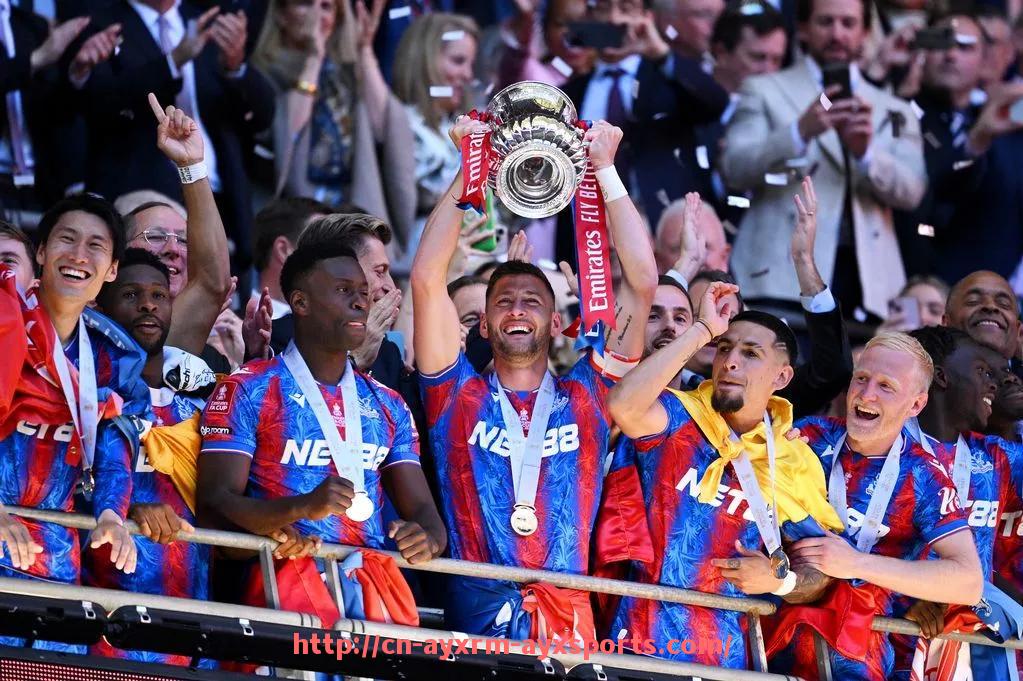 爱游戏体育-世俱杯激烈对抗下球员身体对抗强度排名分析